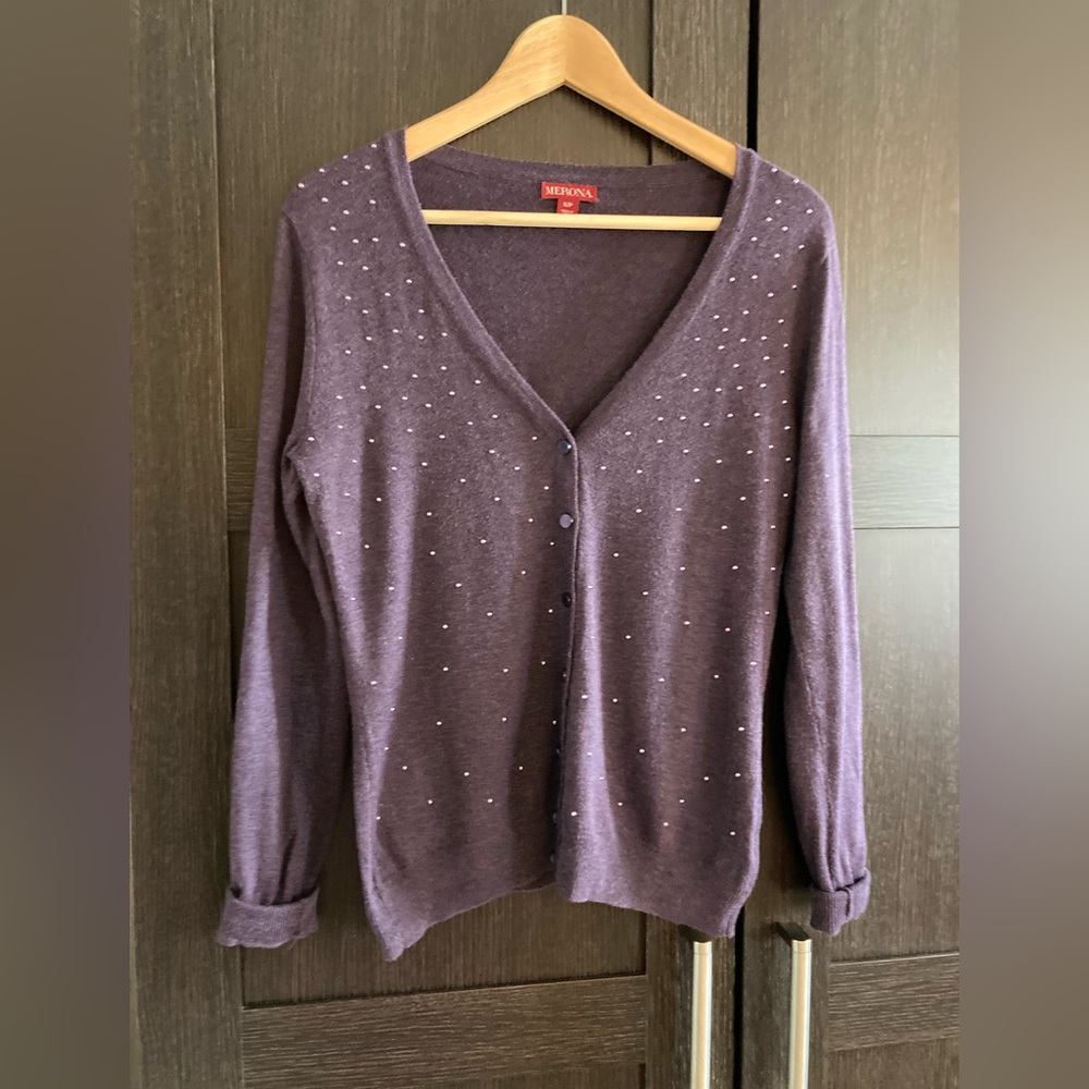 V-Neck cardigan with fun, sparkly details